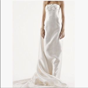 Vera Wang ivory strapless Wedding Gown size 4